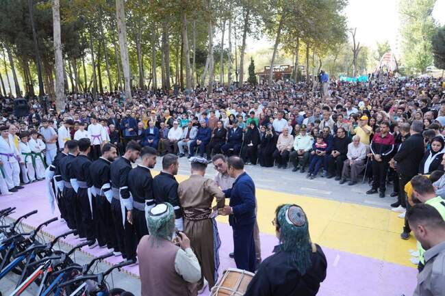 همایش بزرگ پیاده روی خانوادگی شهرستان مهاباد برگزار شد
