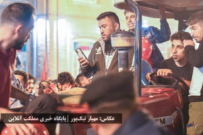 ارومیه‌ای‌ها برای قهرمانی تراکتور به جشن و پای‌کوبی پرداختند | تصا�