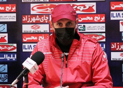 سرمربی پرسپولیس: مجریان استقلالی حرفهای سخیف می‌زنند/ از یک ماه پیش به برنامه اعتراض داشتیم