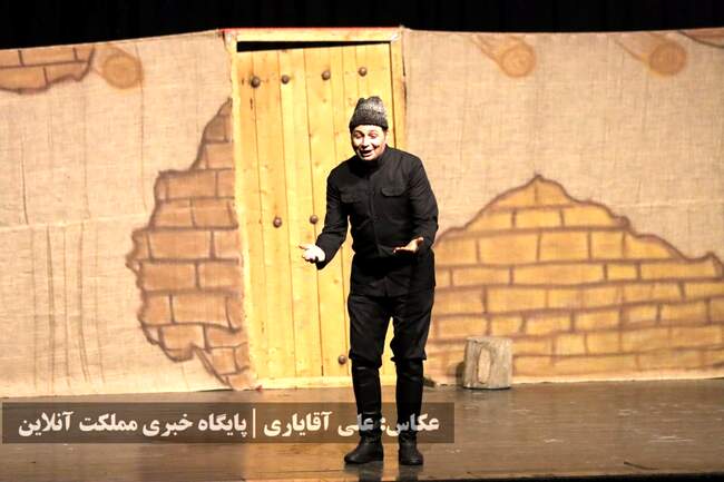 نمایش طنز ترکی «قره پاپاق لوطوسو»