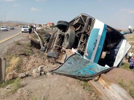 واژگونی اتوبوس در جاده مشهد، ۱۹ مصدوم بر جای گذاشت
