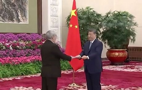 استوارنامه رحمانی فضلی سفیر جدید ایران به رئیس جمهور چین تقدیم شد