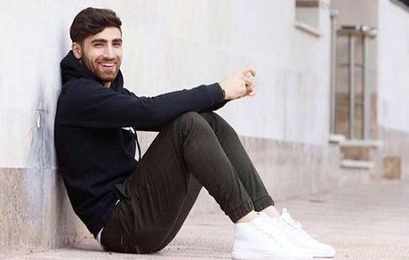جهانبخش در کنار بزرگان