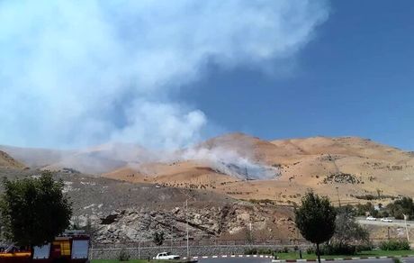 آتش سوزی گسترده در دامنه‌های کوهستانی آبیدر شهر سنندج