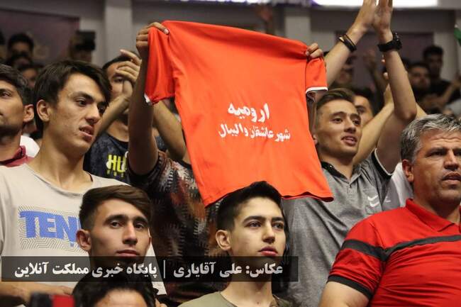 جام ۲۲: دیدار تیم‌های والیبال ایران و هنگ‌کنگ در سالن پر از تماشاگر �