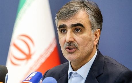 فرزین: بانک‌‎ها در اعطای تسهیلات خرد به مردم، طبق قانون عمل کرده و سخت‎گیری نکنند