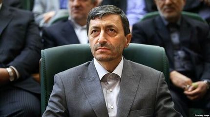 عباس عبدی: حرف‌های فتاح خنده دار بود/ کجای اینکه زمین در اختیار نیروهای مسلح باشد فساد است؟