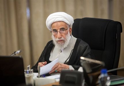 آیت الله جنتی: تحریم‌ها نتوانست در بالاترین سطح خود کاری پیش ببرد/ آمریکا در حال متلاشی شدن است