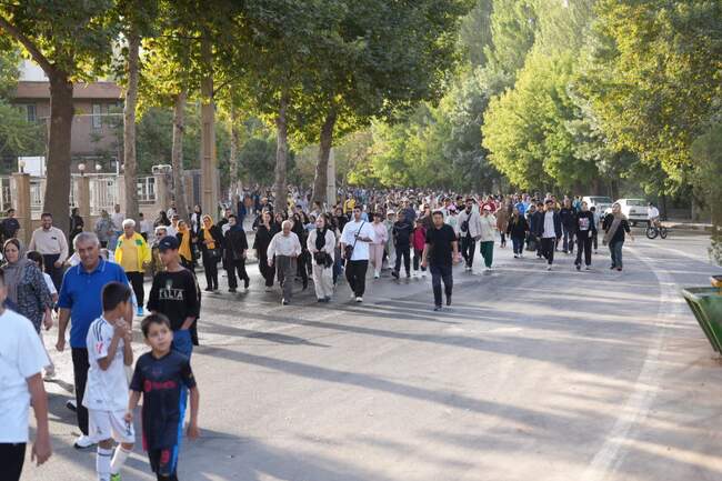 همایش بزرگ پیاده روی خانوادگی شهرستان مهاباد برگزار شد