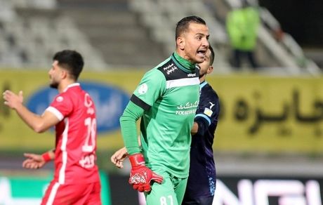 گل‌محمدی، دروازه بان پرسپولیس را کنار گذاشت
