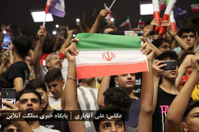 جام ۲۲: دیدار تیم‌های والیبال ایران و هنگ‌کنگ در سالن پر از تماشاگر �