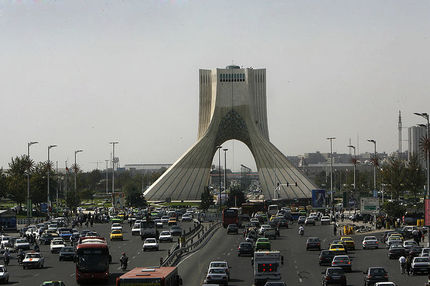 بازدید رایگان دانشجویان از برج آزادی