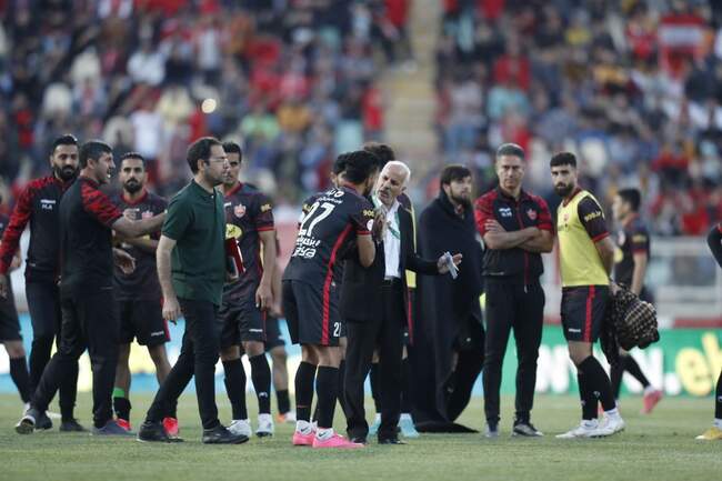 تصاویری از جنجال بزرگ تبریز / بازی پرسپولیس و تراکتور زیر کیلوها سنگ