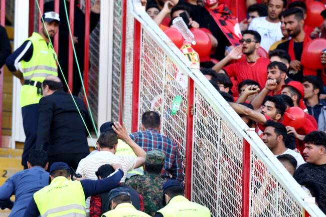 تصاویری از جنجال بزرگ تبریز / بازی پرسپولیس و تراکتور زیر کیلوها سنگ