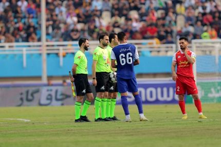 جنجال لیگ برتر: سرمربی استقلال خوزستان تیمش را مقابل پرسپولیس از زمین بیرون کشید