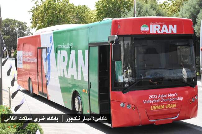 ورود تیم ملی به ارومیه با استقبال پرشور هواداران عاشق والیبال