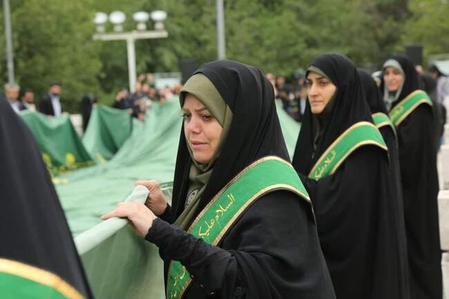 آیین “ اهتزاز بزرگ‌ترین پرچم رضوی کشور 