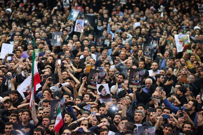 استقبال از پیکر رئیس جمور شهید و همراهان در مهرآباد و وداع در مصلی ته�
