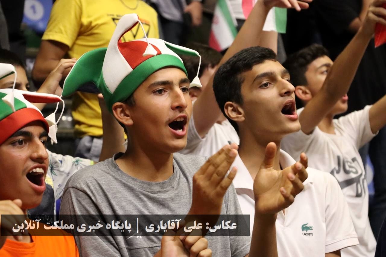 جام ۲۲: دیدار تیم‌های والیبال ایران و هنگ‌کنگ در سالن پر از تماشاگر غدیر ارومیه