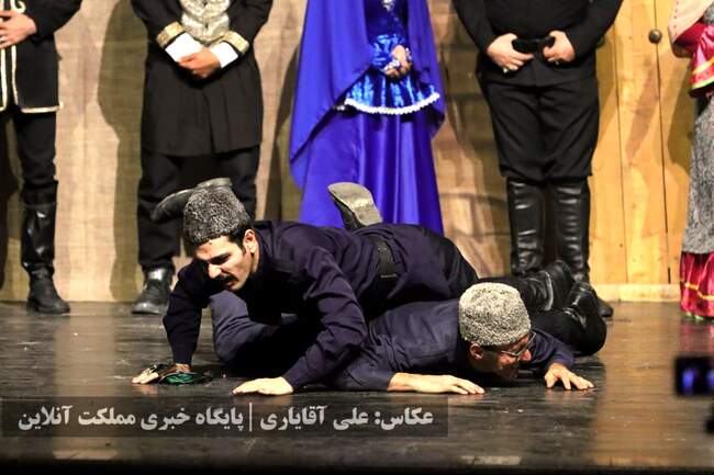 نمایش طنز ترکی «قره پاپاق لوطوسو»
