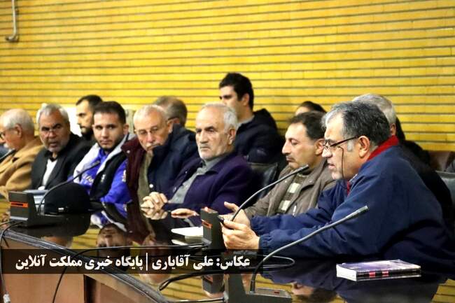 نشست انجمن ادبی قرار پیرامون زندگی‌ و آثار شاعر معاصر ارومیه‌ای