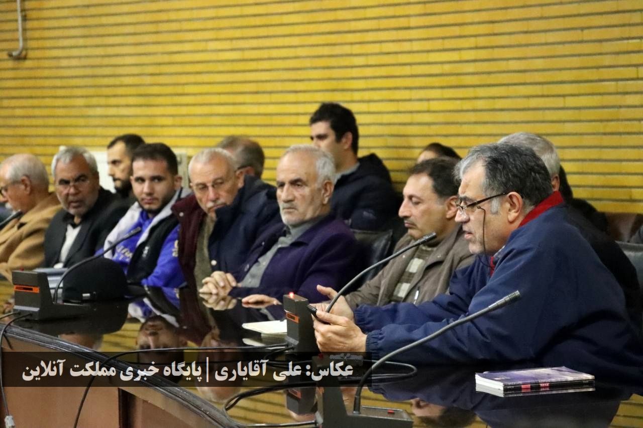 نشست انجمن ادبی قرار پیرامون زندگی‌ و آثار شاعر معاصر ارومیه‌ای