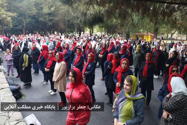 در یک هوای پاییزی، همایش پیاده‌روی خانوادگی در ارومیه برگزار شد