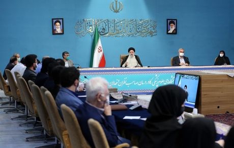 صدور مجوز درمانگاه‌ها و داروخانه‌ها تا جای ممکن سهل و تسریع شود / تاکید بر کاهش سهم پرداختی بیماران