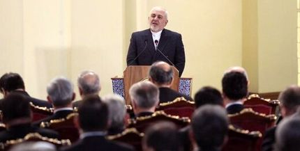 ظریف: دعواها و بگو مگوهای خانگی ما را به حساب فاصله مردم نگذارید
