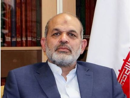 حضور دانش آموزان در مدرسه الزامی است