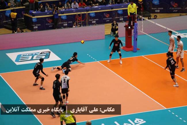 جام ۲۲: دیدار تیم‌های والیبال ایران و هنگ‌کنگ در سالن پر از تماشاگر �