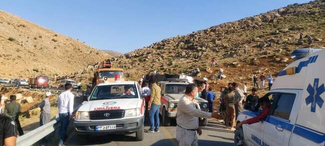 تصاویر حادثه واژگونی اتوبوس خبرنگاران