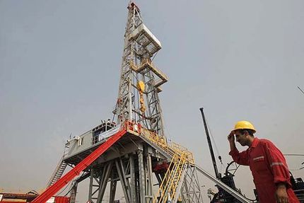 قرارداد ۲ میلیارد دلاری توسعه میدان‌های چنگوله، بندکرخه و خرید خدمات فرآورش نفت خام امضا شد