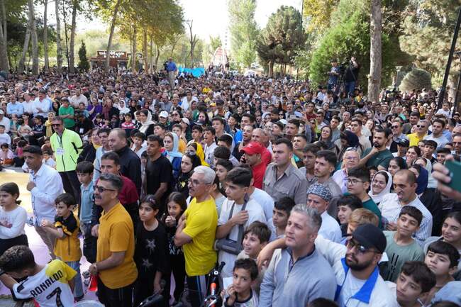 همایش بزرگ پیاده روی خانوادگی شهرستان مهاباد برگزار شد