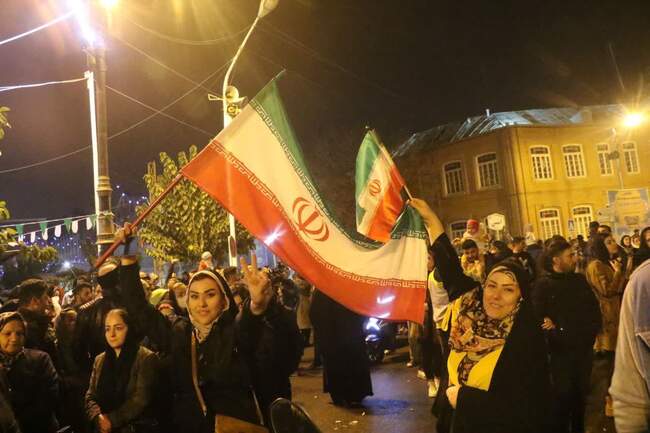 جشن و شادی ایرانیان در پی پیروزی تیم ملی در برابر ولز در جام جهانی قطر