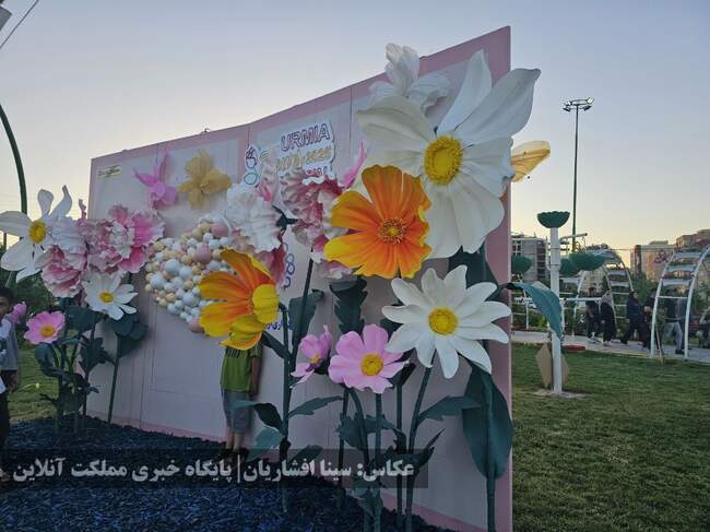 دوازدهمین جشنواره گل‌های ارومیه آغاز شد + تصاویر