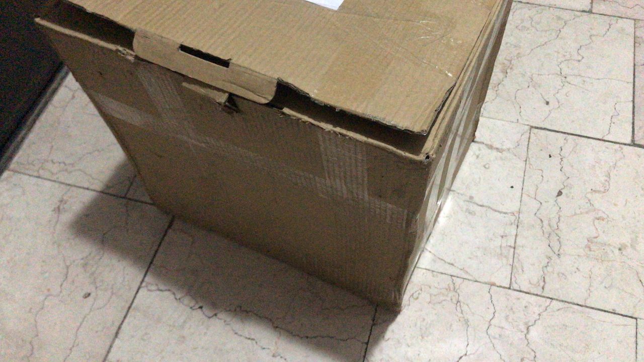 تیپاکس مسئولیت ناپذیر / تحویل کالای قاچاق بصورت شکسته و با دریافت هزی