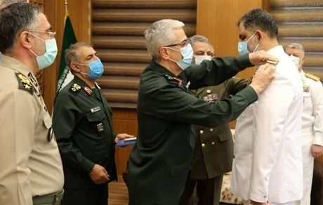 درجه دریاداری به فرمانده جدید نیروی دریایی اعطا شد