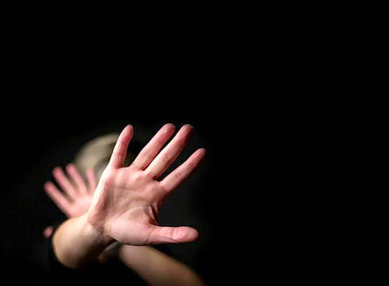 تجربه خشونت توسط ۷۷ درصد زنان ایرانی در دوران قرنطینه/ رشد آزارهای اینترنتی زنان در جهان