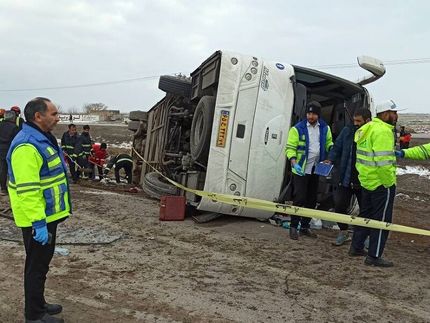مصدومیت ۱۸ نفر در تصادف یک اتوبوس در استان خراسان جنوبی