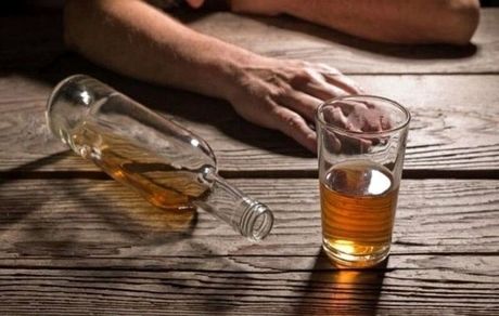 فوت یک و مسمومیت ۳۱ نفر بر اثر مصرف مشروبات الکلی تقلبی در دزفول
