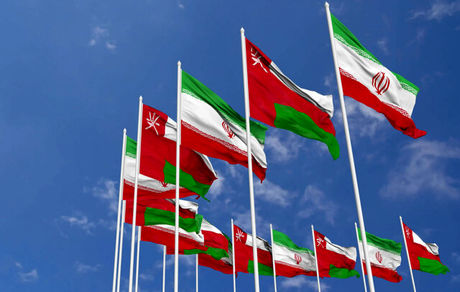 امضای سند چارچوب همکاری بلندمدت سیاسی بین ایران و عمان و حداقل ۱۴ سند همکاری با عمان در سفر رئیس جمهور