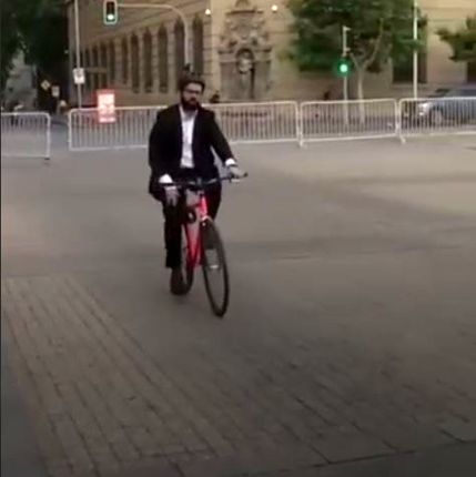 رئیس جمهور دوچرخه سوار شیلی ترند شد + ویدئو