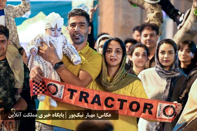 ارومیه‌ای‌ها برای قهرمانی تراکتور به جشن و پای‌کوبی پرداختند | تصا�