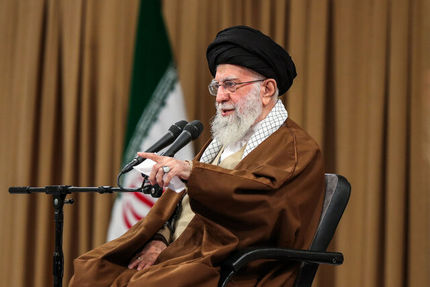 یکشنبه، جمعی از کارگزاران حج و زائران بیت‌الله الحرام کشورمان با رهبر انقلاب دیدار می‌کنند