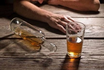 دستگیری یک توزیع کننده مشروبات الکلی تقلبی در پرند