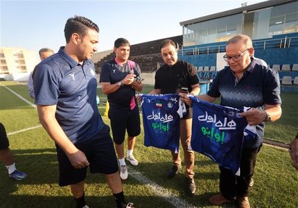 دلجویی نکونام از دو هوادار مضروب استقلال