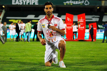 سخنان شجاع پس از بوسه بر لوگوی پرسپولیس
