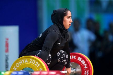 الهام حسینی برترین وزنه‌بردار بانوی ایرانی در جهان لقب گرفت