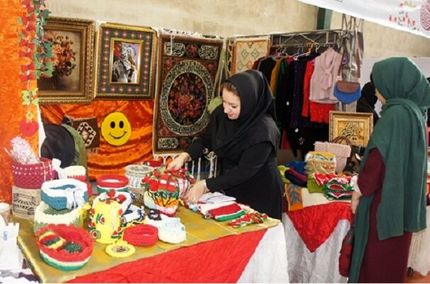 نمایشگاه صنایع دستی و سوغات در  ملایر برگزار می‌شود